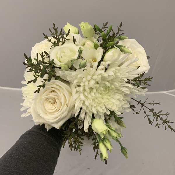 White bouquet with roses, chrysanthemums, and green buds