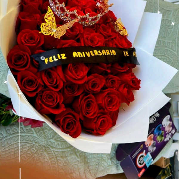 Ramo buchon de rosas rojass