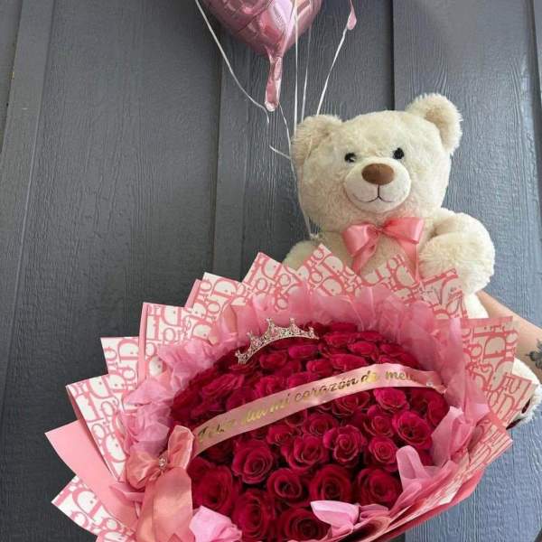 Buchon de rosas y peluche