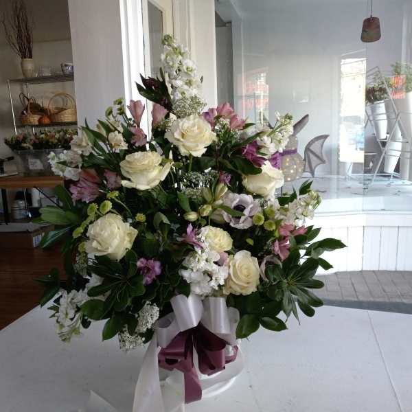 Large bouquet of white roses and pink flowers in a white vase