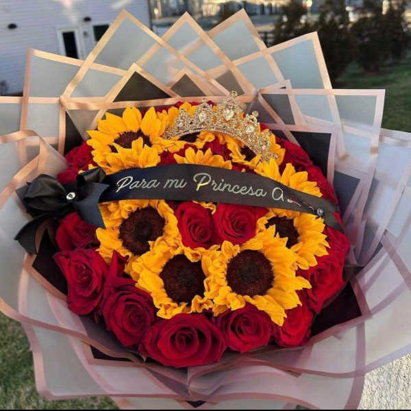 Buchon de rosas y girasoles.