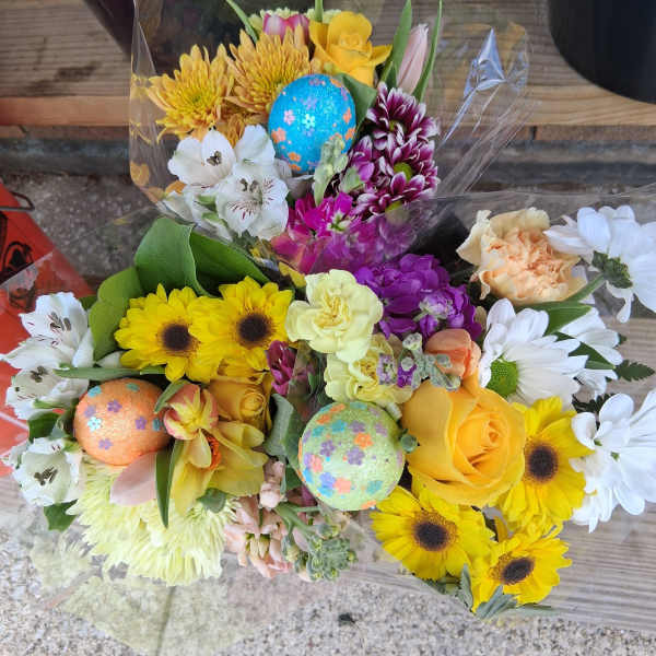 "Lucky egg" hand tied bunch