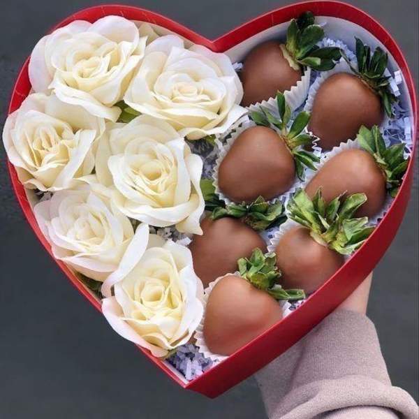 Cajita de corazon con fresas FRUCHETAS