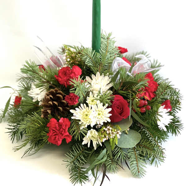 Holiday centerpiece with a green taper candle and red-white flowers