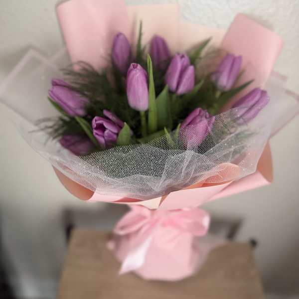 Lila Trifol Tulip Bouquet