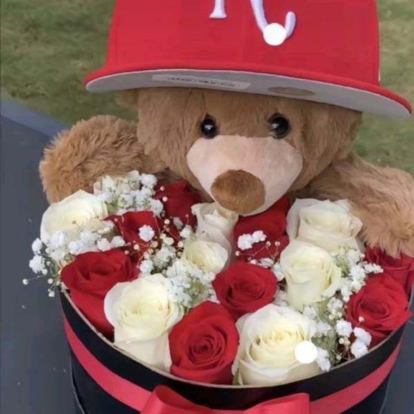 Cajita de rosas con peluche