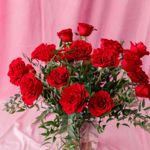 Bouquet of red roses in a clear glass vase