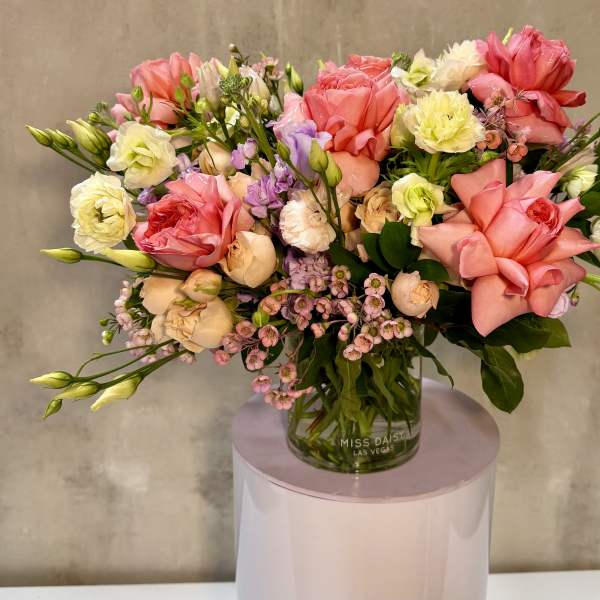 Mixed pink and cream bouquet in a glass vase