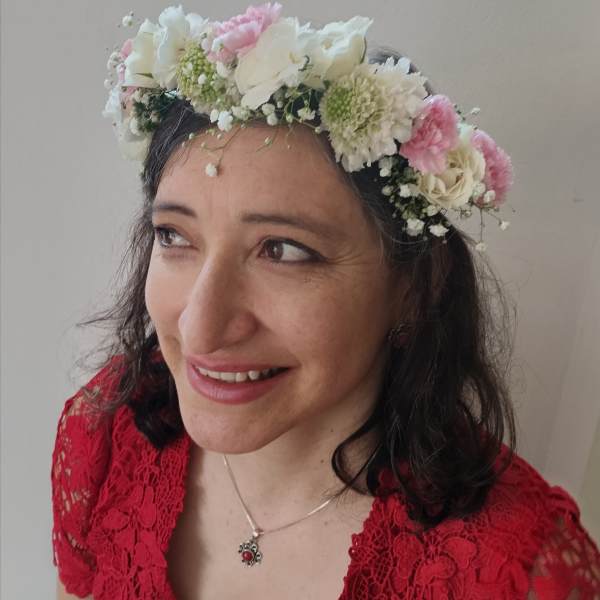 Woman wearing a pink and white flower crown