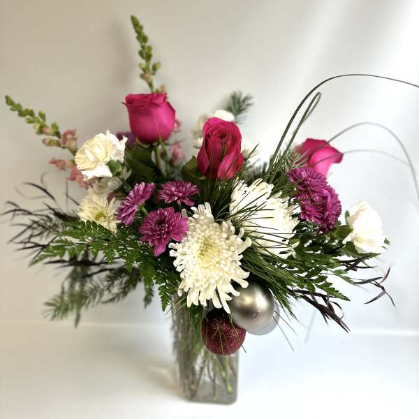 Bouquet of pink roses and white chrysanthemums in a glass vase