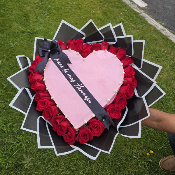 Heart-shaped rose bouquet with pink center and black wrapping
