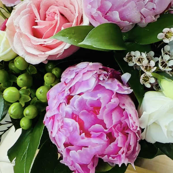 English Garden Arrangement ( Peony, Roses, Garden Roses)