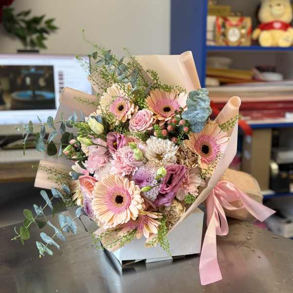 Ramo de gerberas, rosas, claveles y lisianthus en Bay Shore New York