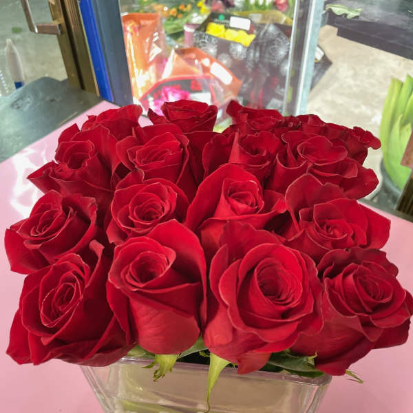 Bouquet of red roses in a clear square vase