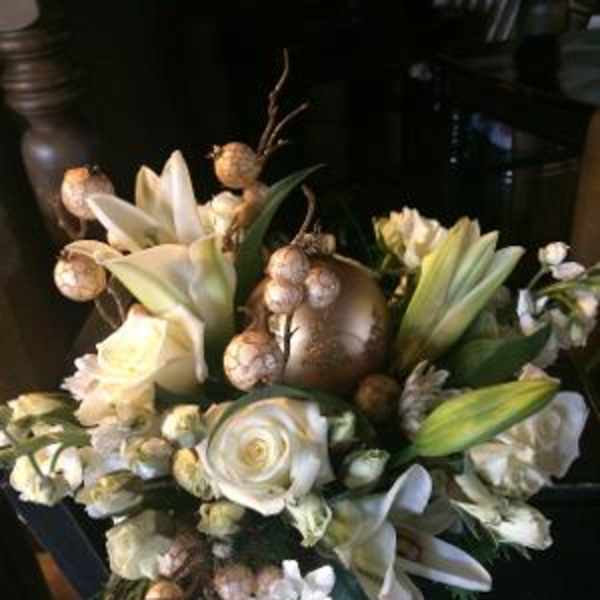 White floral bouquet with lilies and roses