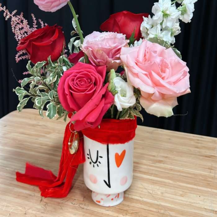 Small Floral Detail with Seasonal and Valentine's Flowers – Elegant Arrangement