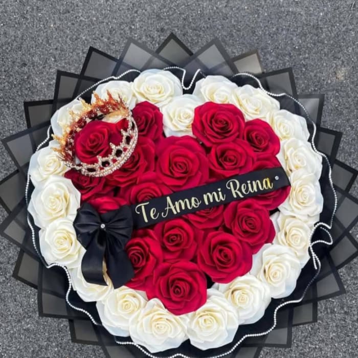 Heart-shaped red and white rose arrangement with crown and Spanish love message