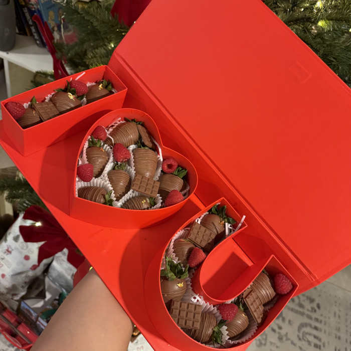 “I Love You” Chocolate-Covered Strawberry Box