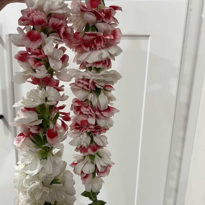 Carnation Lei