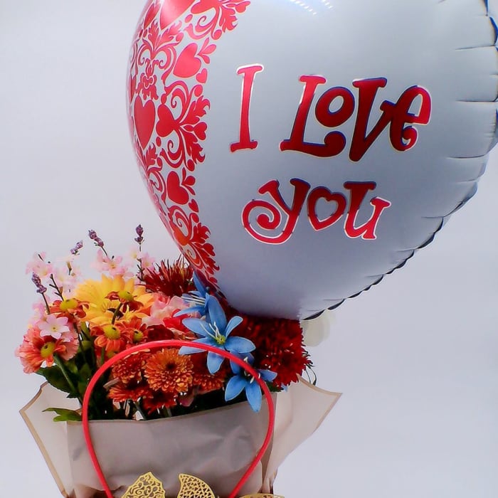 "I Love You" Flower Gift Bag with Heart Balloon