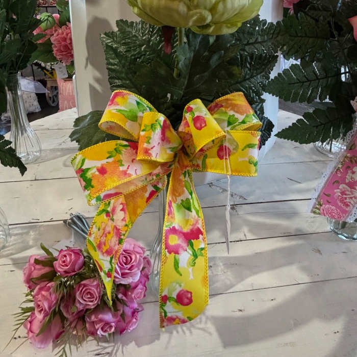 Green Artificial Garden rose budvase with a bright festive bow