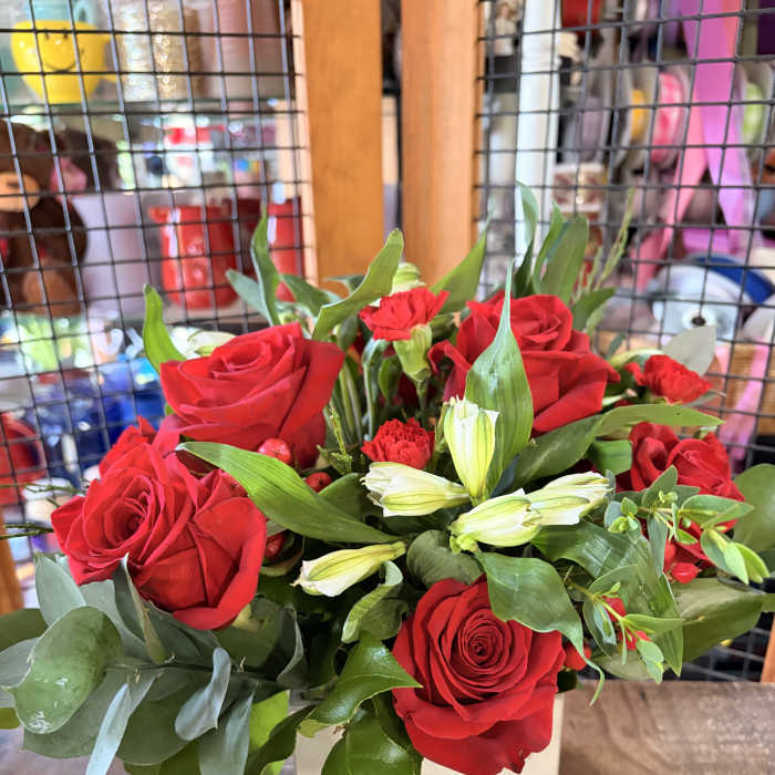 Red roses and white buds arranged in a white box