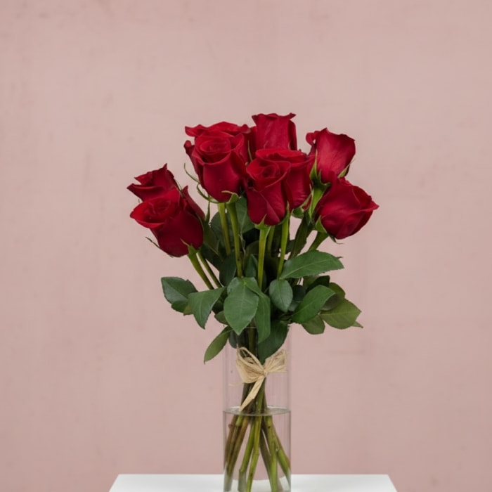 Bouquet of red roses in a clear glass vase