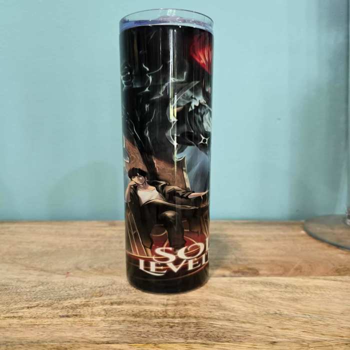 Tall black tumbler with anime artwork and the words "Solo Leveling"