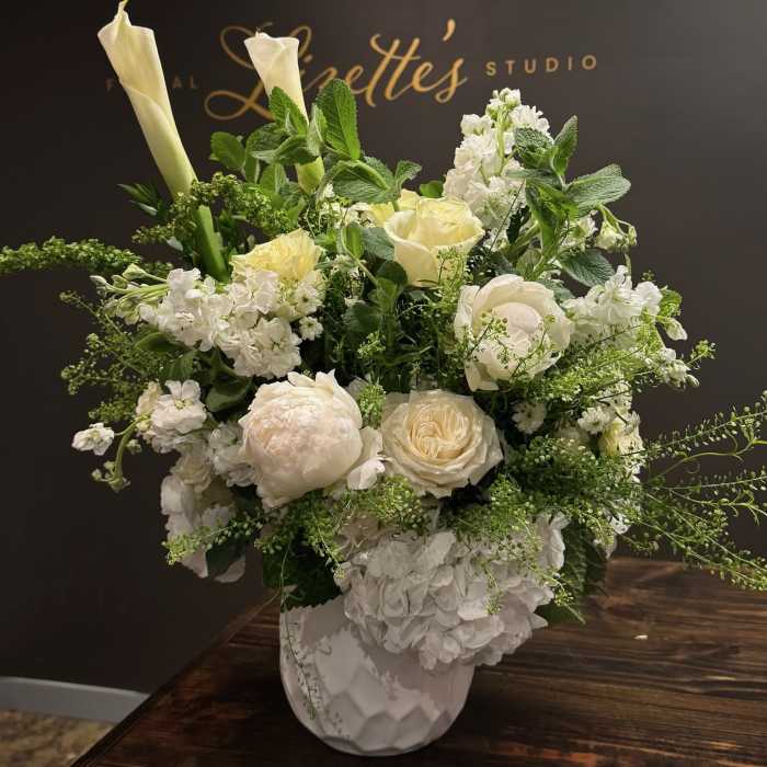 Neutrals Designer’s Choice – Elegant Flower Arrangement in a Vase