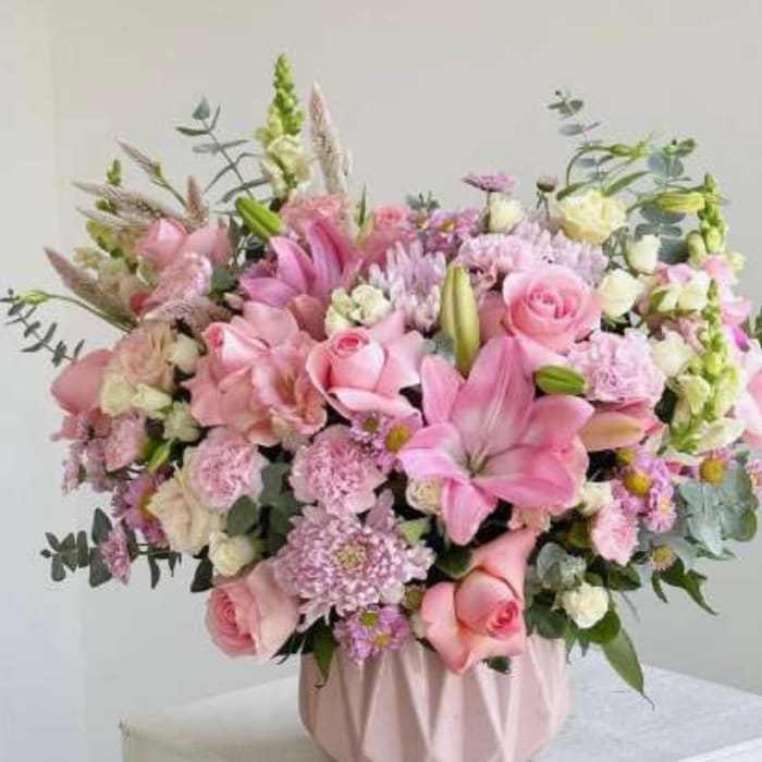 Pink and white mixed bouquet in a blush vase