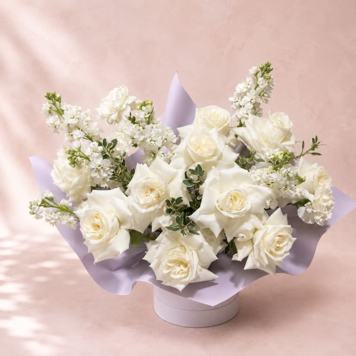 Selene's Ivory Grace – Luxury White Rose Hat Box