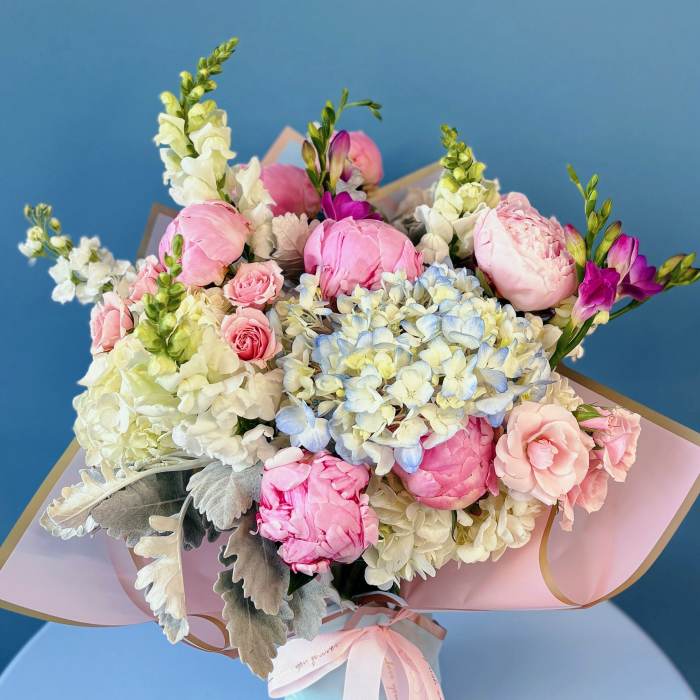 La Rose Grand Vase Bouquet