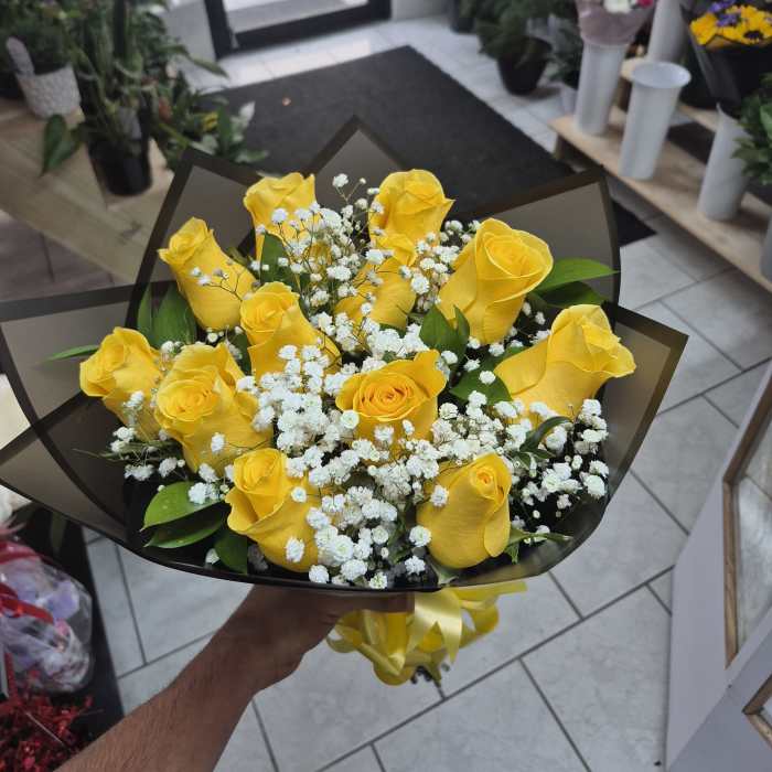 12 yellow roses