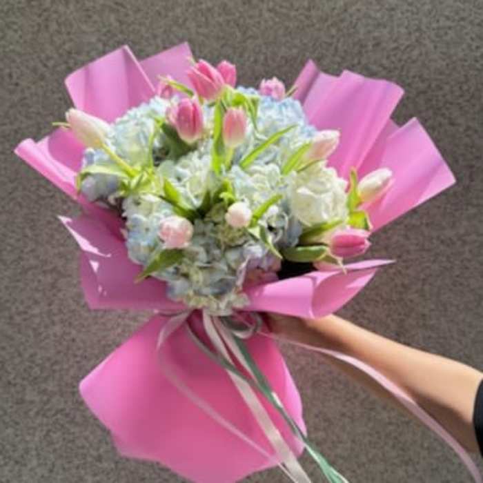 Tulips Wrapping Bouquet