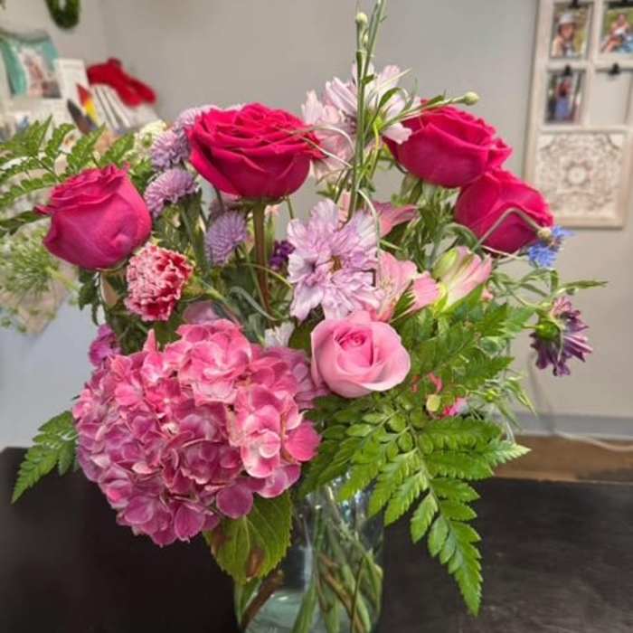 Pink roses and hydrangea arranged in a glass vase