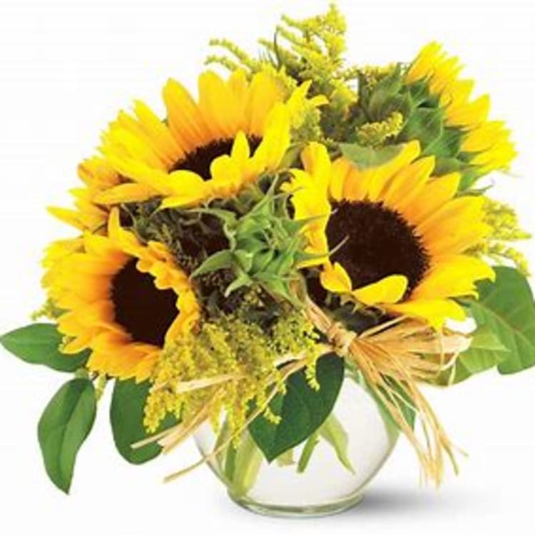 Bouquet of sunflowers in a clear glass vase