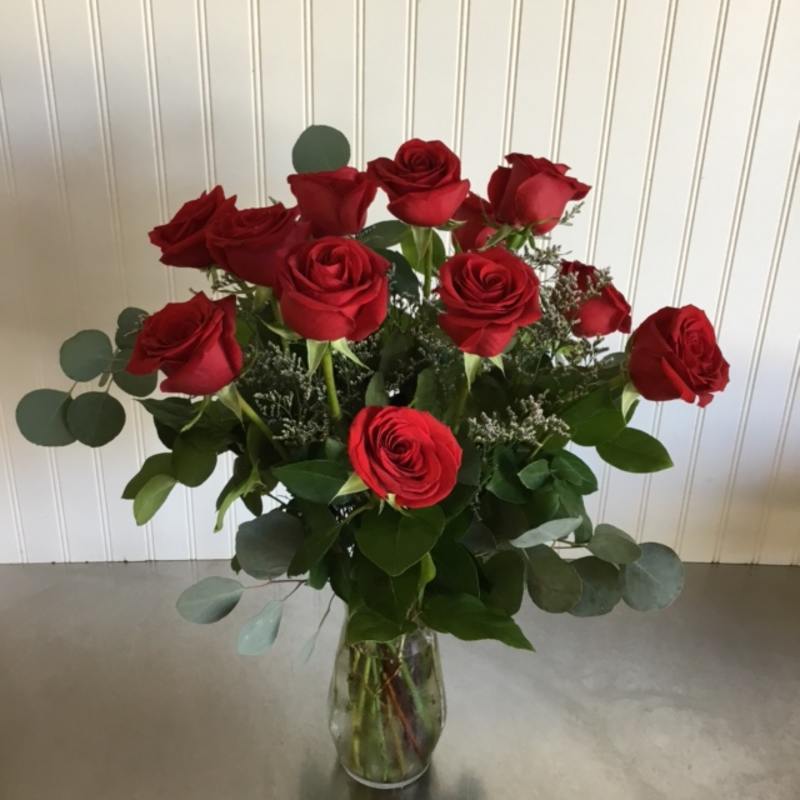 Bouquet of red roses in a clear glass vase