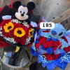 mikey mouse: unidad de 24 rosas y 3 girasoles 
stich: unidad de