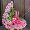 unidad de 60  rosas rosadas y 15 velas rosadas con 8