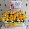 La Caja Rosas Golden Bright es un dise&ntilde;o radiante y lleno de