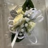 Pulsera con cinta blanca rosas blancas perfecto para dama de honor o