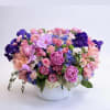 Make a statement with this luxurious ceramic vase arrangement! Featuring clusters of