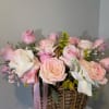 Flower arrangement with pink roses