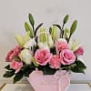 Hermosa cajita con bellas flores 
Para alguien especial 