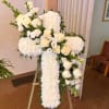 white roses with lisianthus 