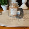 Warm flowers with citrus, jasmine, rose, vanilla, patchouli and musk.
Scented candle in