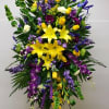 CELEBRATION OF LIFE MEMORIAL SPRAY ON EASEL BY TWIN TOWERS FLORIST.