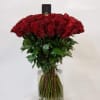 Large glass base with a beautiful bouquet of red roses!