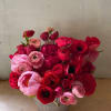Get a beautiful, fresh medium sized Blomst arrangement of seasonal pastels or