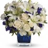 Send someone a bit of heaven with this beautiful bouquet. Luxurious cr&egrave;me